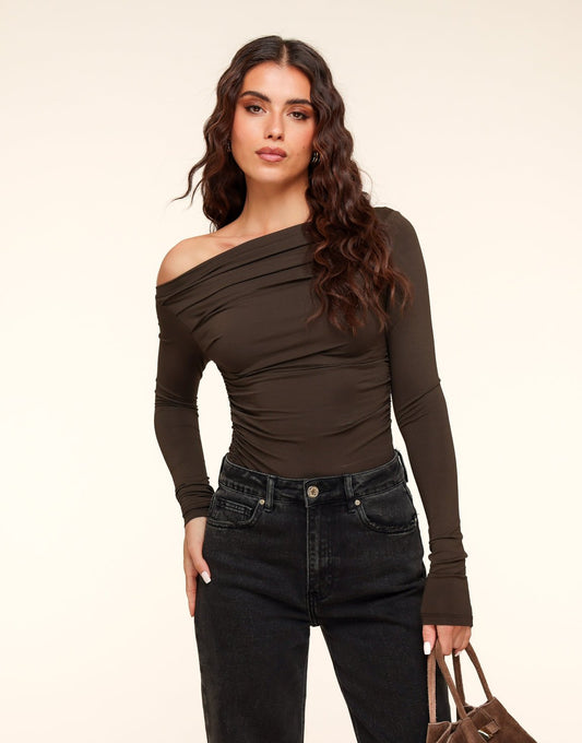 Bruine Gedrapeerde Off Shoulder - Top - Olivia & Kate