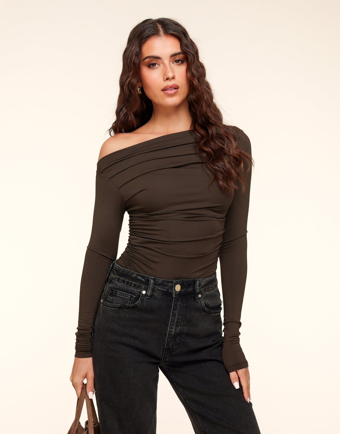 Bruine Gedrapeerde Off Shoulder - Top - Olivia & Kate