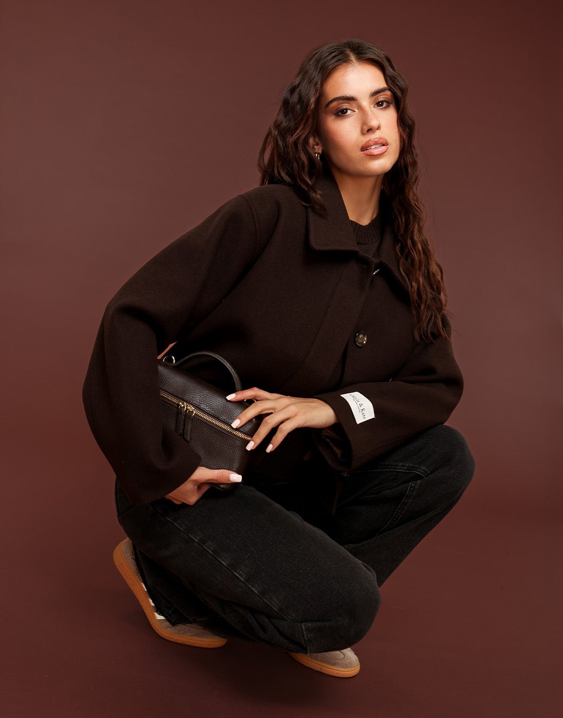 Bruine Korte Studio Coat - Jas - Olivia & Kate