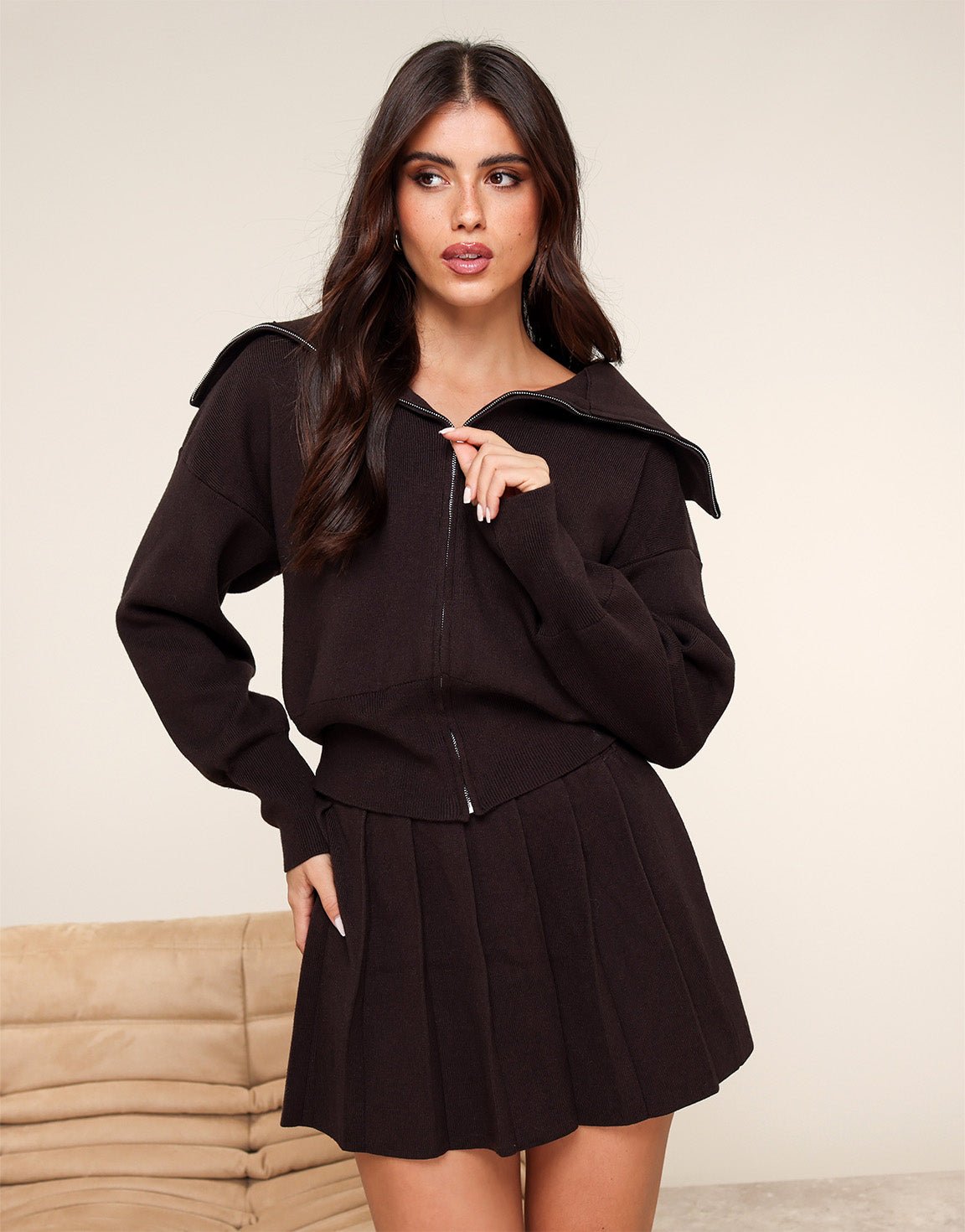 Donkerbruine Gebreide Hoge Kraag - Vest - Olivia & Kate