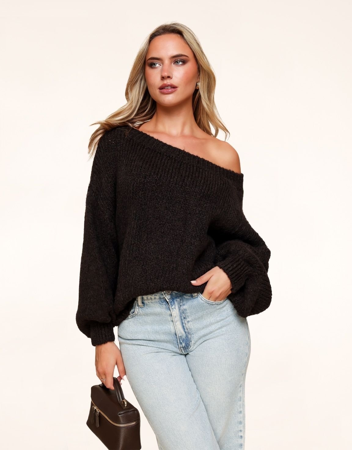 Donkerbruine Gebreide Wollen Off Shoulder - Trui - Olivia & Kate