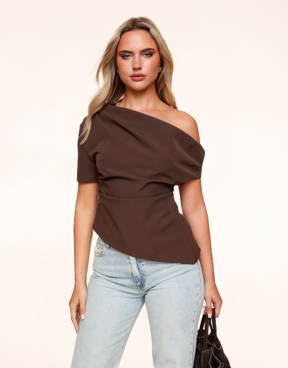 Donkerbruine Gedrapeerde Off Shoulder SS - Top - Olivia & Kate