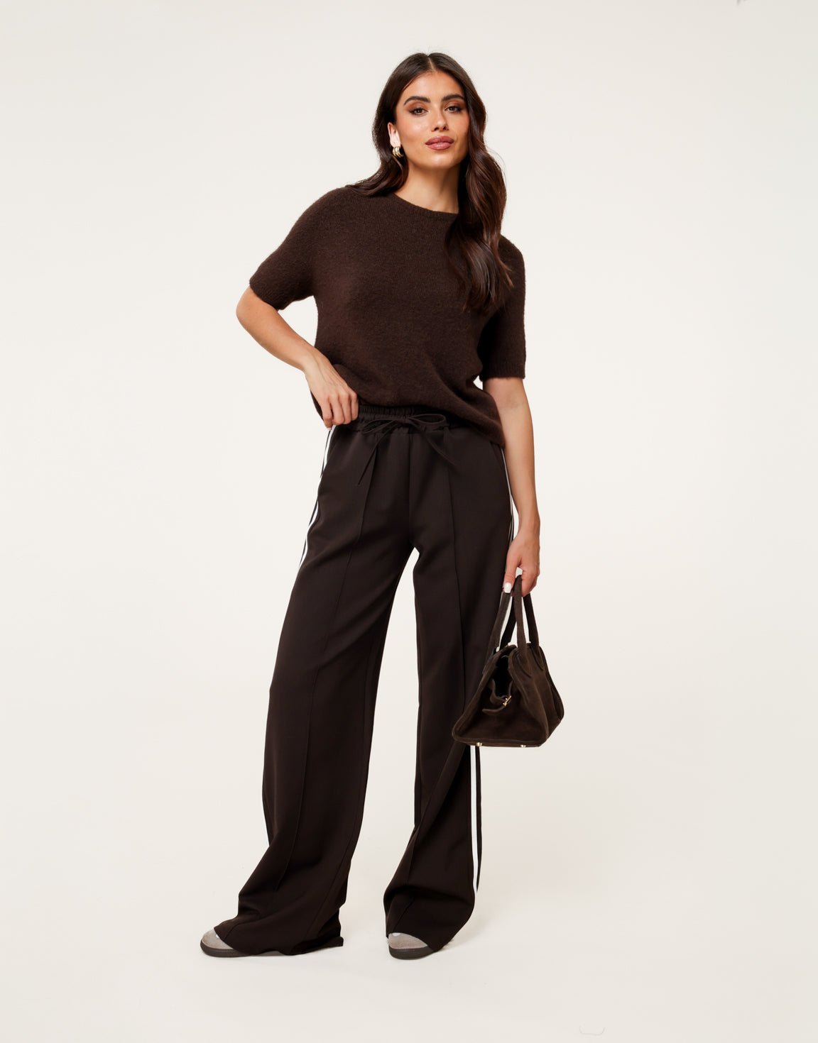 Donkerbruine Loszittende Witte Strepen - Broek - Olivia & Kate