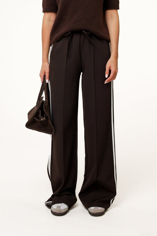 Donkerbruine Loszittende Witte Strepen - Broek - Olivia & Kate