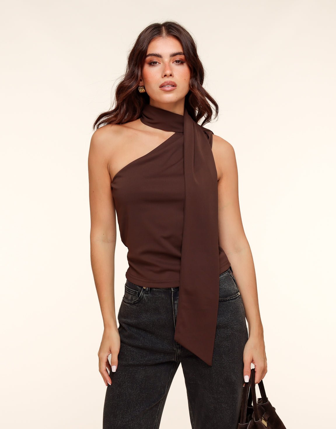 Donkerbruine One Shoulder Sjaal Detail - Top - Olivia & Kate