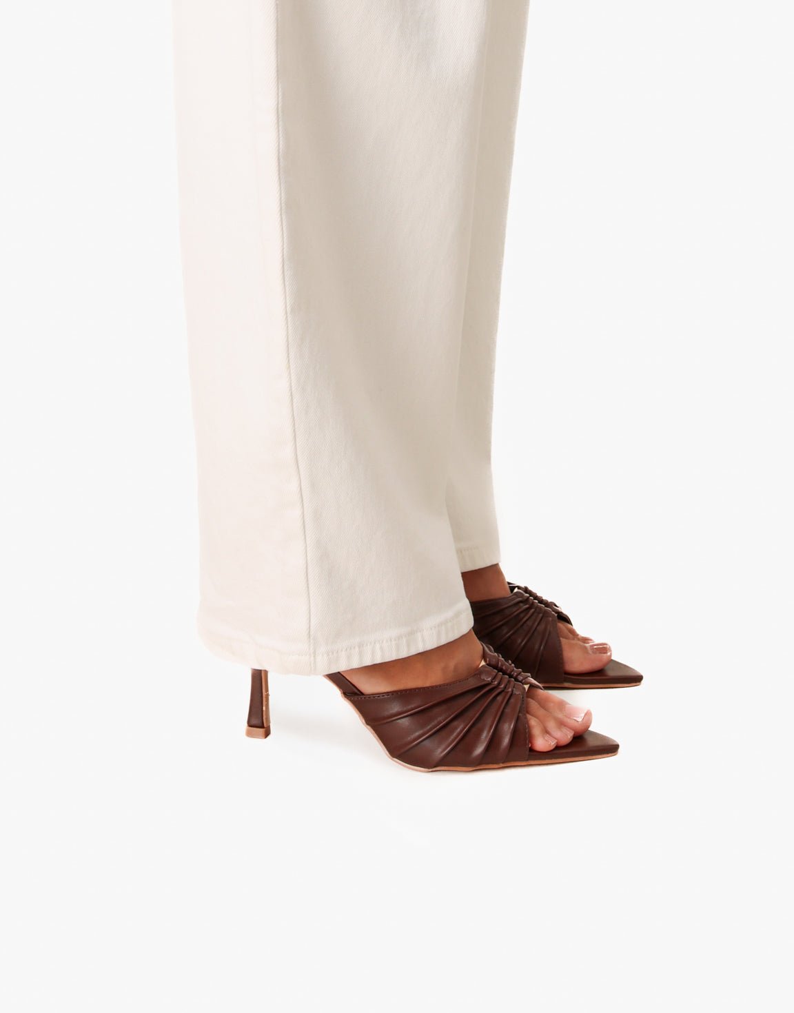 Donkerbruine Open Teen Spits Details - Hakken - Olivia & Kate