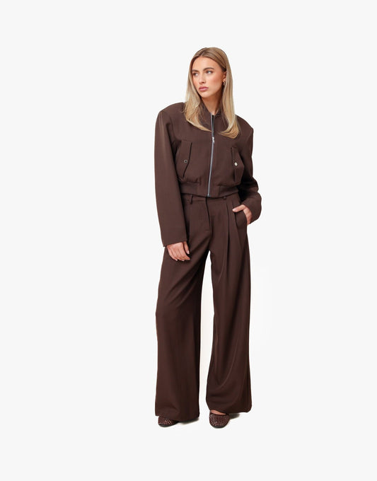 Donkerbruine Schouderpads Cropped Model - Jasje - Olivia & Kate