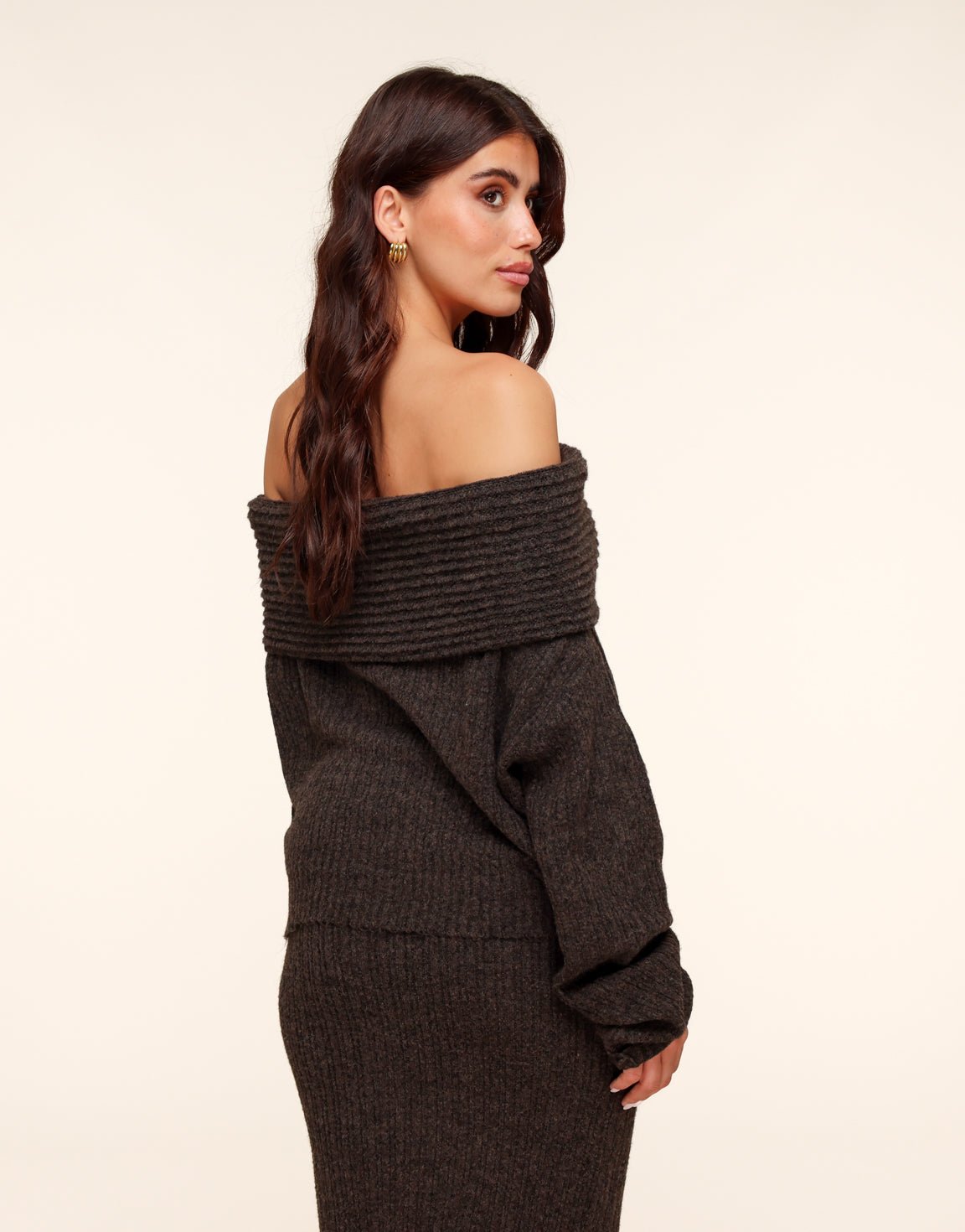 Donkerbruine Stevige Gebreide Off Shoulder - Trui - Olivia & Kate