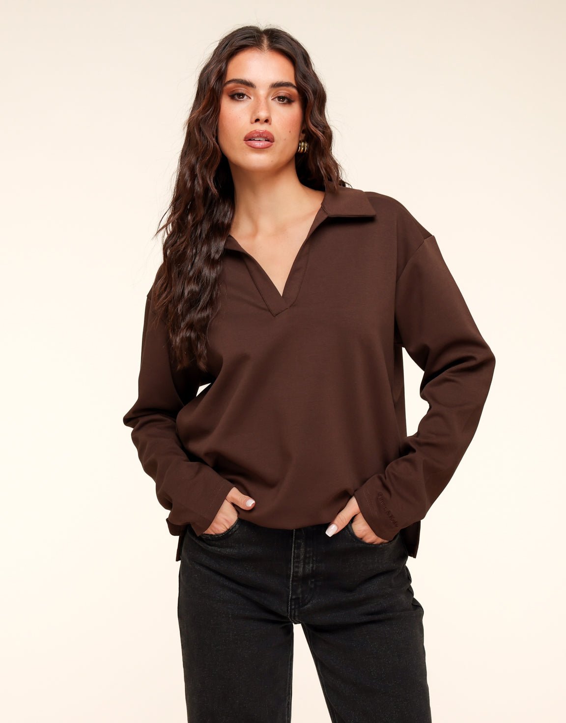 Donkerbruine V - Hals Losse LS - T-shirt - Olivia & Kate