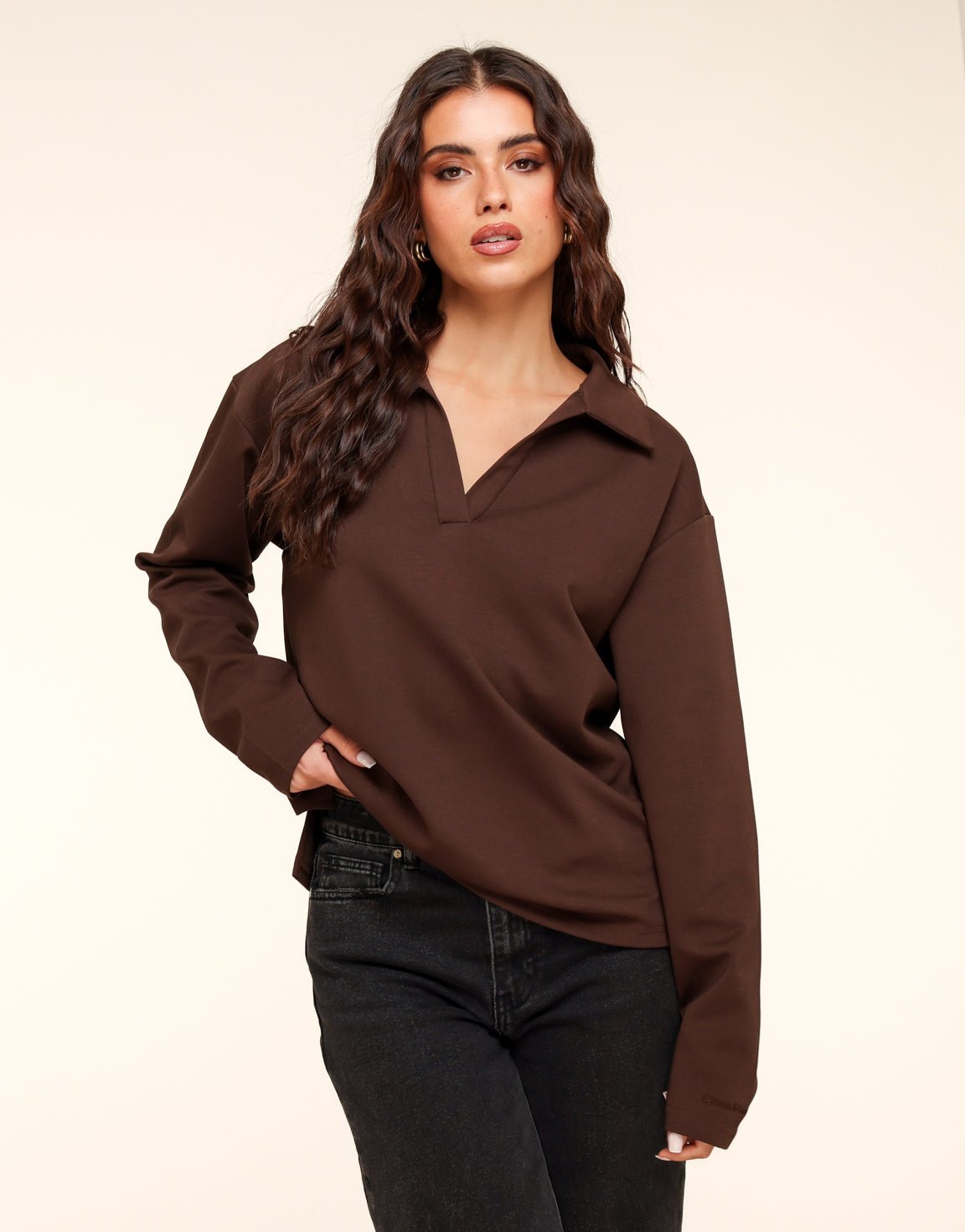 Donkerbruine V - Hals Losse LS - T-shirt - Olivia & Kate