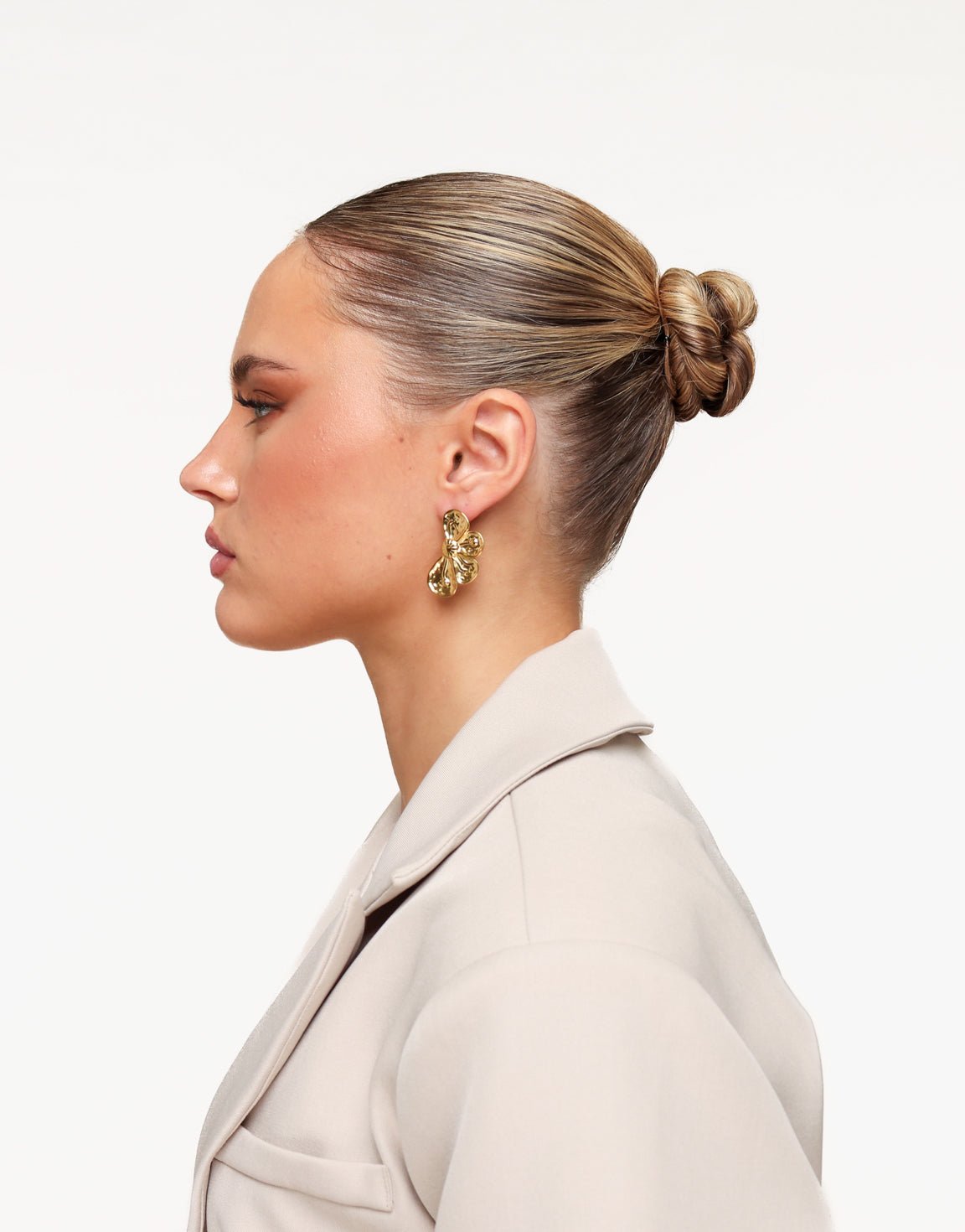 Gouden Halve Bloemen - Oorbellen - Olivia & Kate