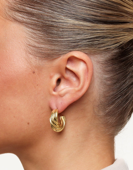 Gouden Middel Gedraaide - Oorbellen - Olivia & Kate