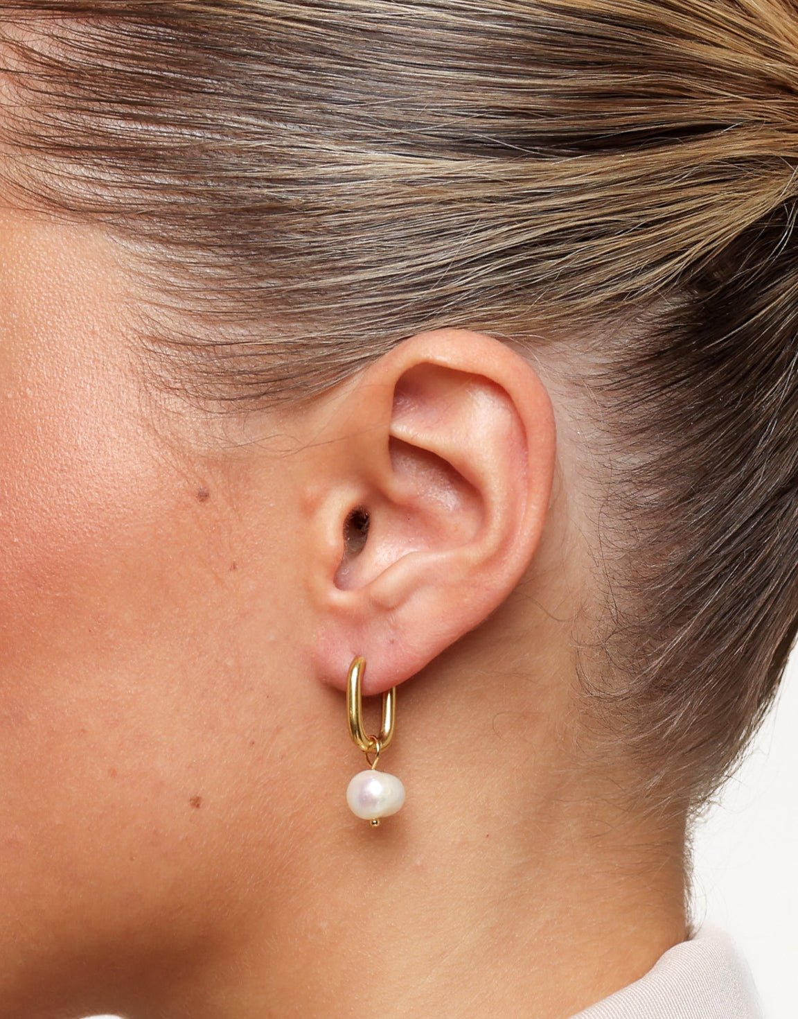 Gouden Parel Bedel - Oorbellen - Olivia & Kate