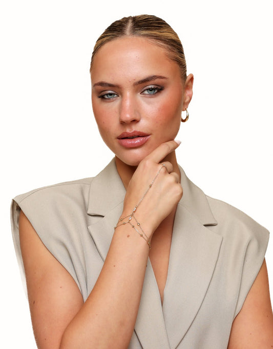 Gouden Studs Hand - Sieraad - Olivia & Kate