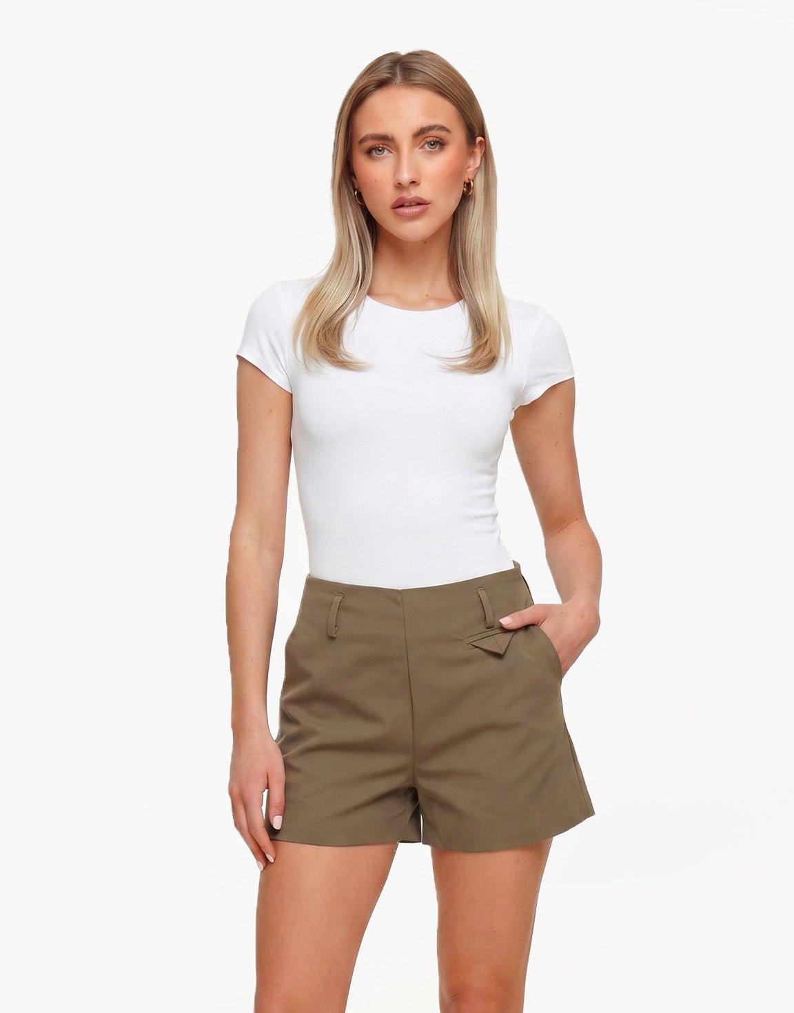 Khaki Zak Detail Short + Witte Basic SS Top - Set - Olivia & Kate