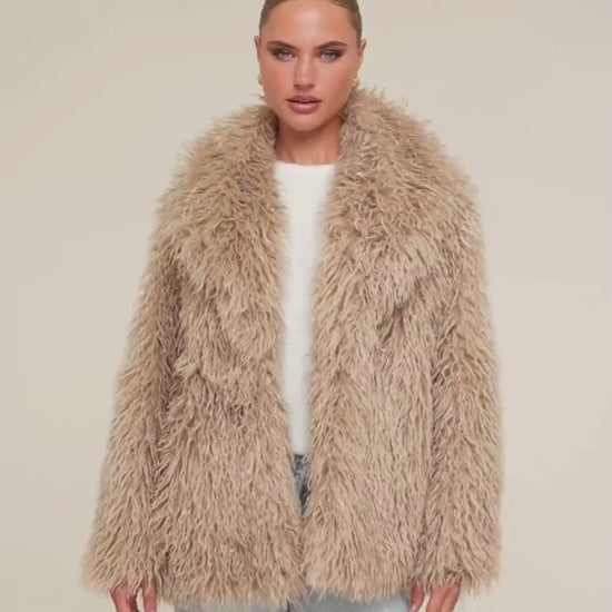 KLEDING-BEIGE-KORTE-FLUFFY-JAS_d0d597de-0efa-4c11-b2b9-f6de2bf920ce

