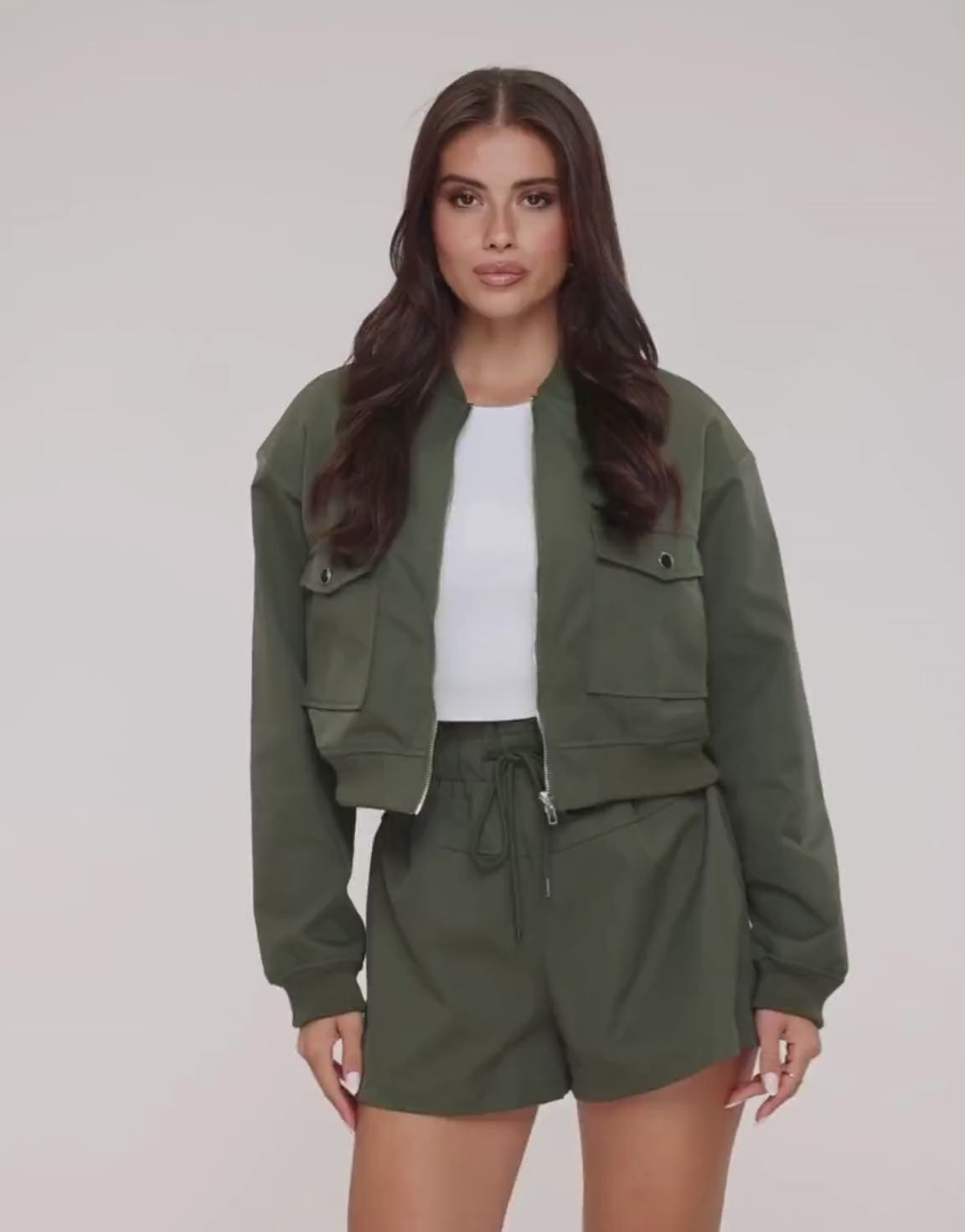 KLEDING-ARMY-GROENE-CROPPED-BOMBER-JAS-WIJDE-SHORT

