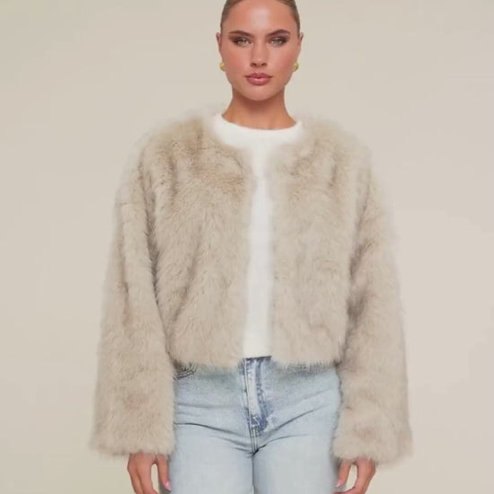 KLEDING-BEIGE-FLUFFY-JAS

