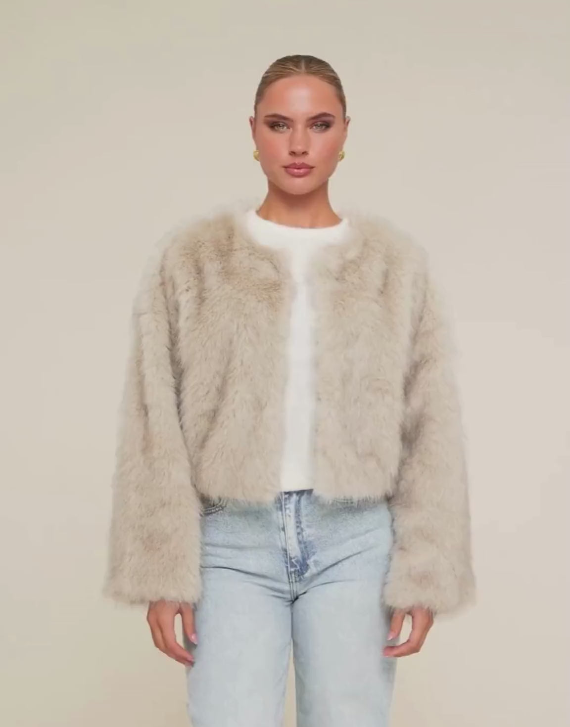 KLEDING-BEIGE-FLUFFY-JAS

