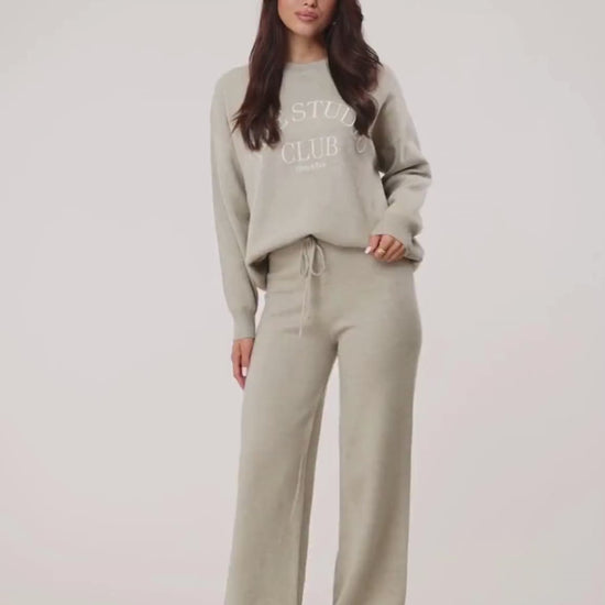 KLEDING-TAUPE-STUDIO-CLUB-GEBREIDE-TRUI-GEBREIDE-BROEK

