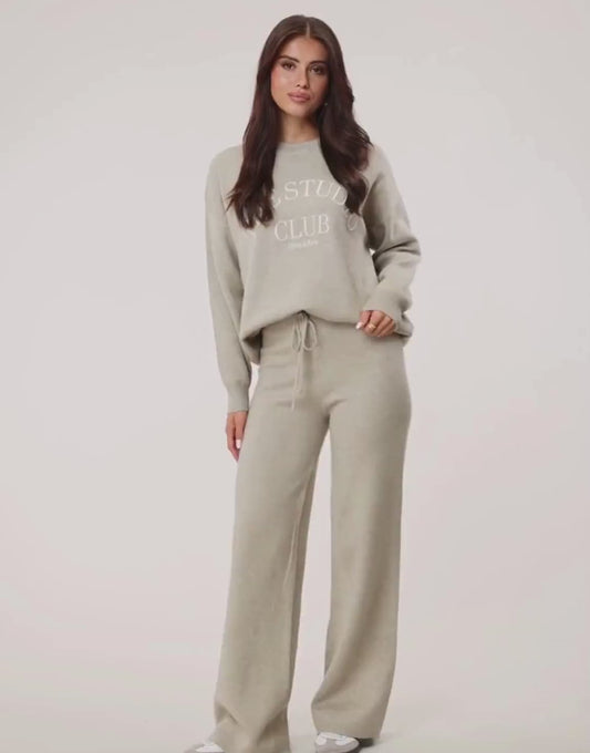 KLEDING-TAUPE-STUDIO-CLUB-GEBREIDE-TRUI-GEBREIDE-BROEK

