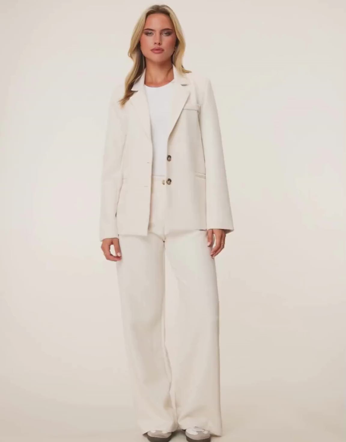 KLEDING-CREME-EDIT-BLAZER-CREME-EDIT-PANTALON

