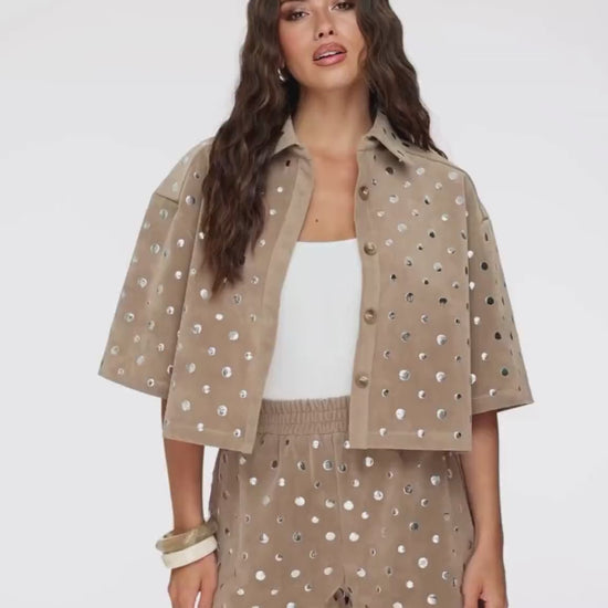 KLEDING-CAMEL-STUDS-SHORT-BLOUSE

