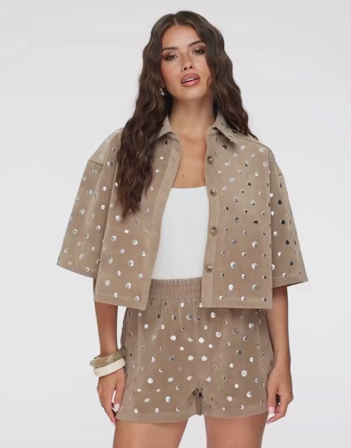 KLEDING-CAMEL-STUDS-SHORT-BLOUSE

