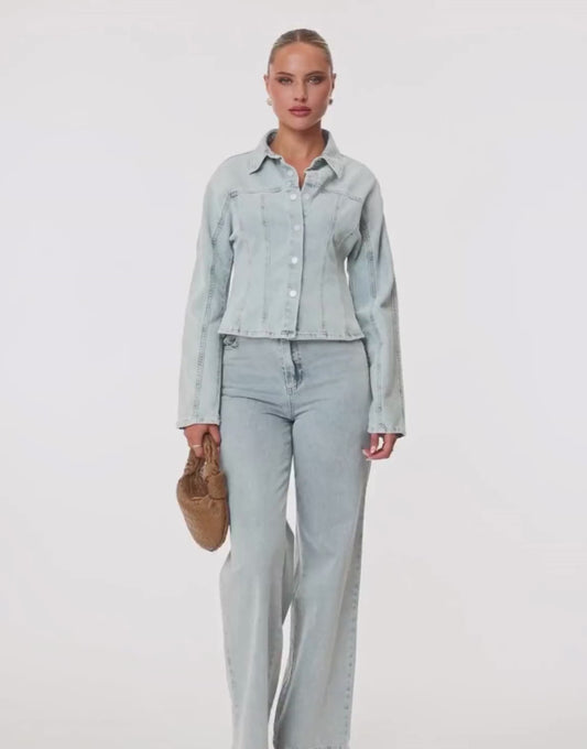 KLEDING-LICHTBLAUWE-DENIM-LANGE-MOUWEN-JASJE-LICHTBLAUWE-SPIJKERBROEK_2e27eb60-ac31-4c8f-a69b-5c8d0fbff9f8

