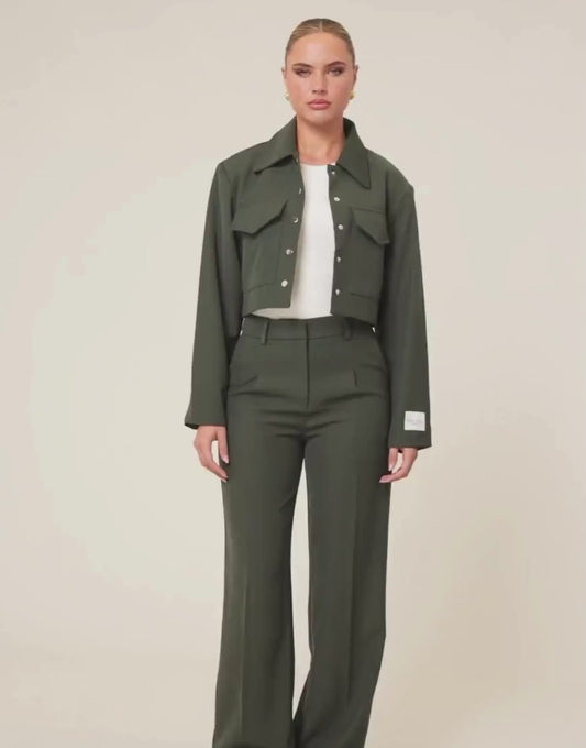 KLEDING-DONKERGROENE-STUDIO-SET

