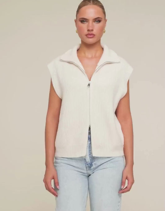 KLEDING-BEIGE-GEBREIDE-RITS-GILET_2ebf550a-0a0c-4120-8d42-e28deb22be12

