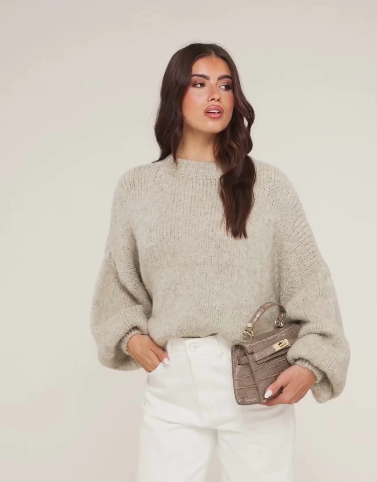 KLEDING-TAUPE-WOLLEN-GEBREIDE-TRUI

