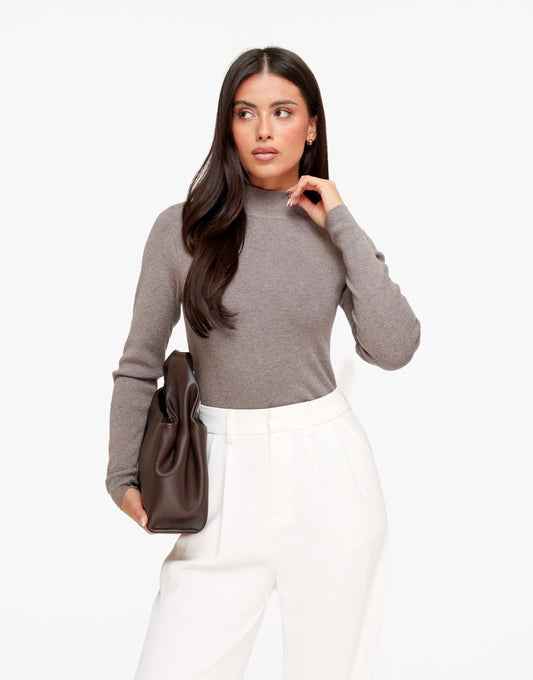 Taupe Gebreide Hoge Hals LS - Top - Olivia & Kate