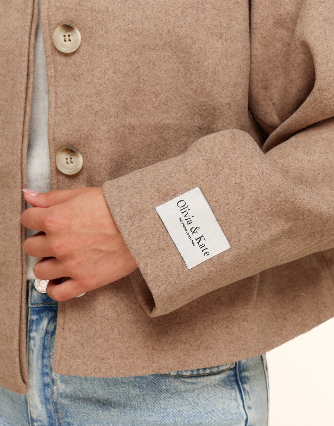 Taupe Korte STUDIO Coat - Jas - Olivia & Kate