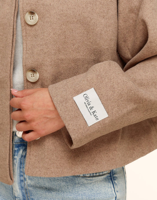 Taupe Korte STUDIO Coat - Jas - Olivia & Kate