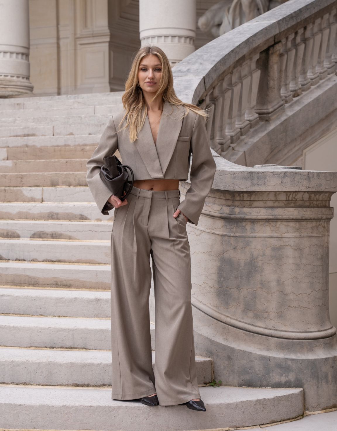 Taupe Mid Waisted Wijde Pasvorm - Broek - Olivia & Kate