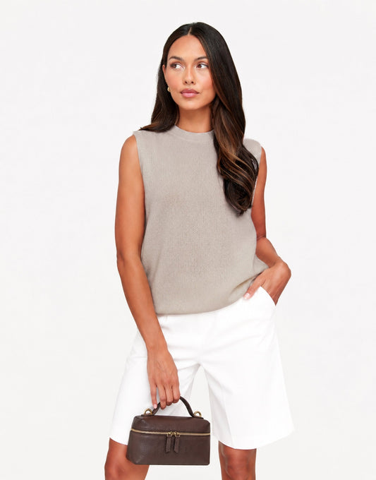 Taupe Mouwloze Fluffy - Top - Olivia & Kate