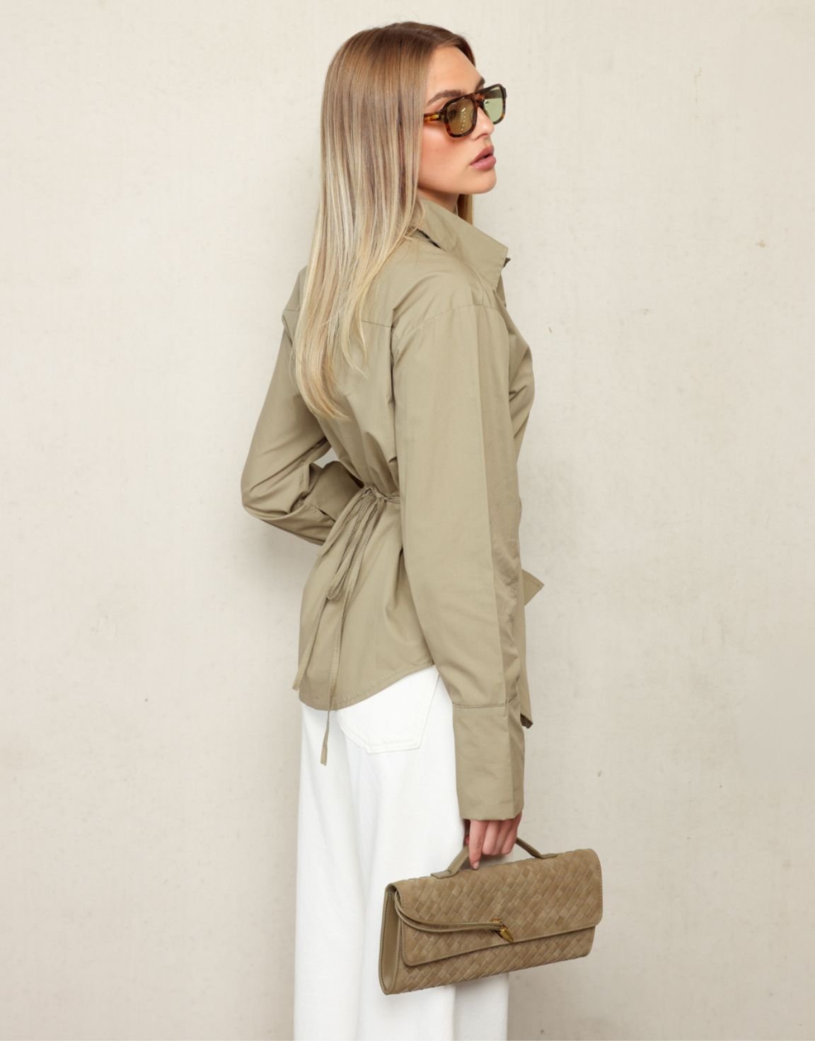 Taupe Strik Op Rug Kraag - Blouse - Olivia & Kate