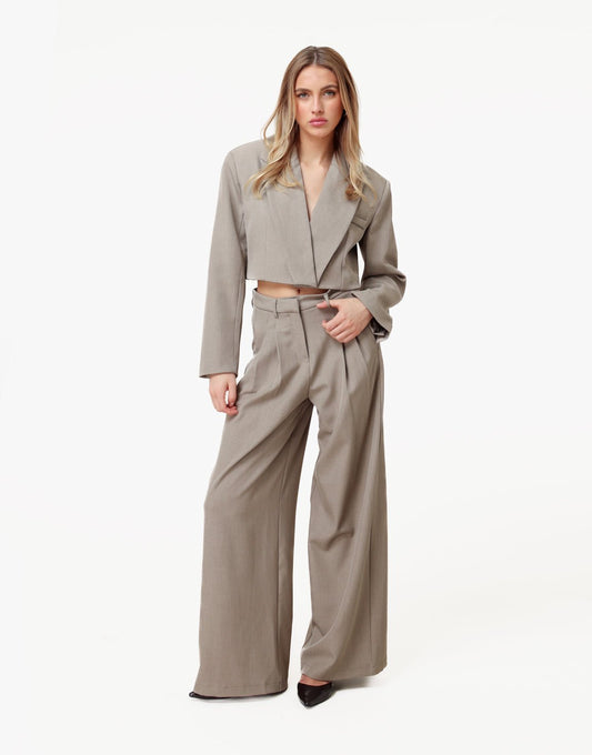 Taupe V - Hals Cropped Model - Blazer - Olivia & Kate