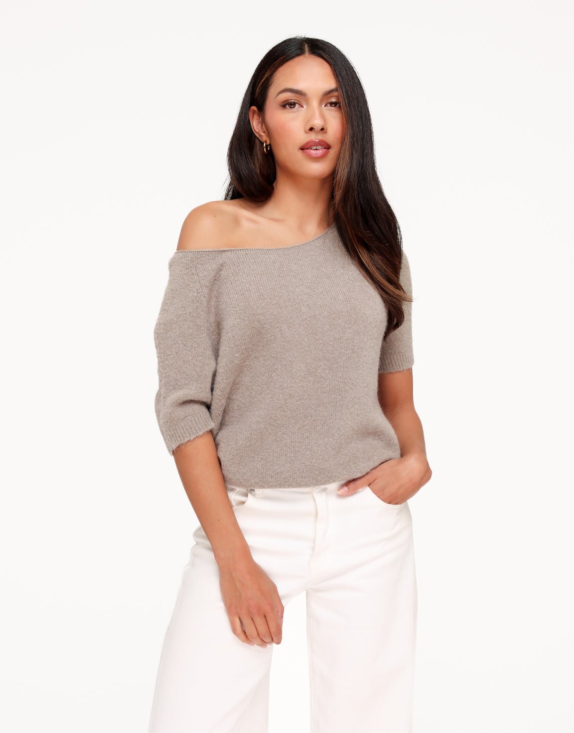 Taupe Zachte Of Shoulder SS - Trui - Olivia & Kate
