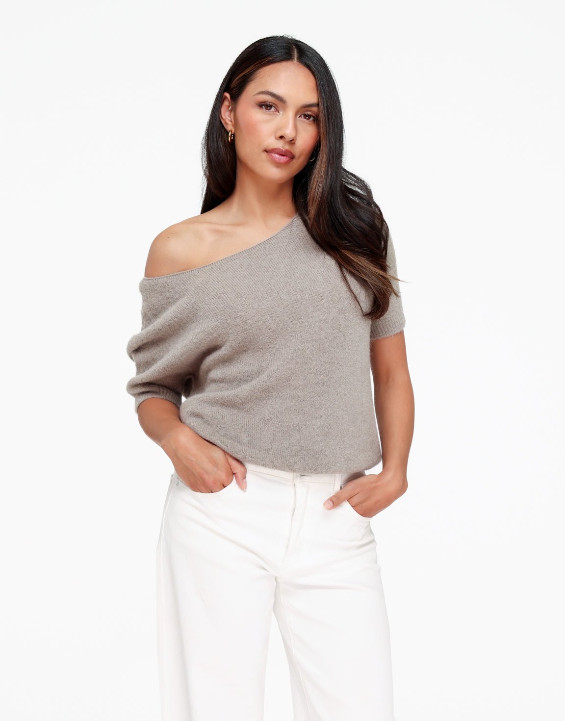 Taupe Zachte Of Shoulder SS - Trui - Olivia & Kate