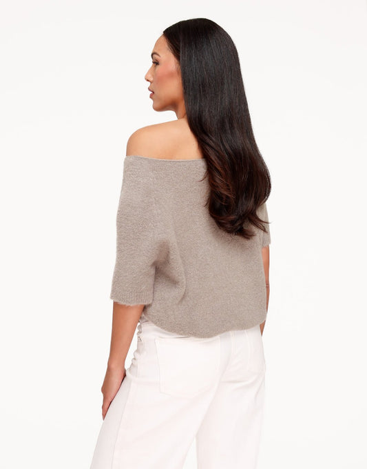 Taupe Zachte Of Shoulder SS - Trui - Olivia & Kate
