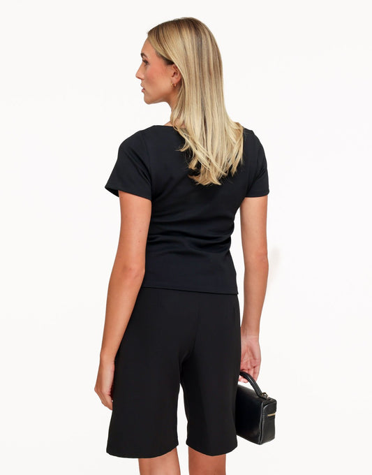Zwarte Boot Hals SS - Top - Olivia & Kate
