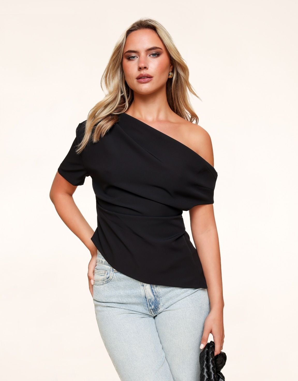 Zwarte Gedrapeerde Off Shoulder SS - Top - Olivia & Kate