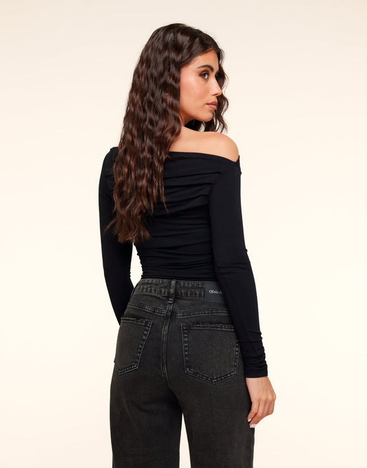 Zwarte Gedrapeerde Off Shoulder - Top - Olivia & Kate
