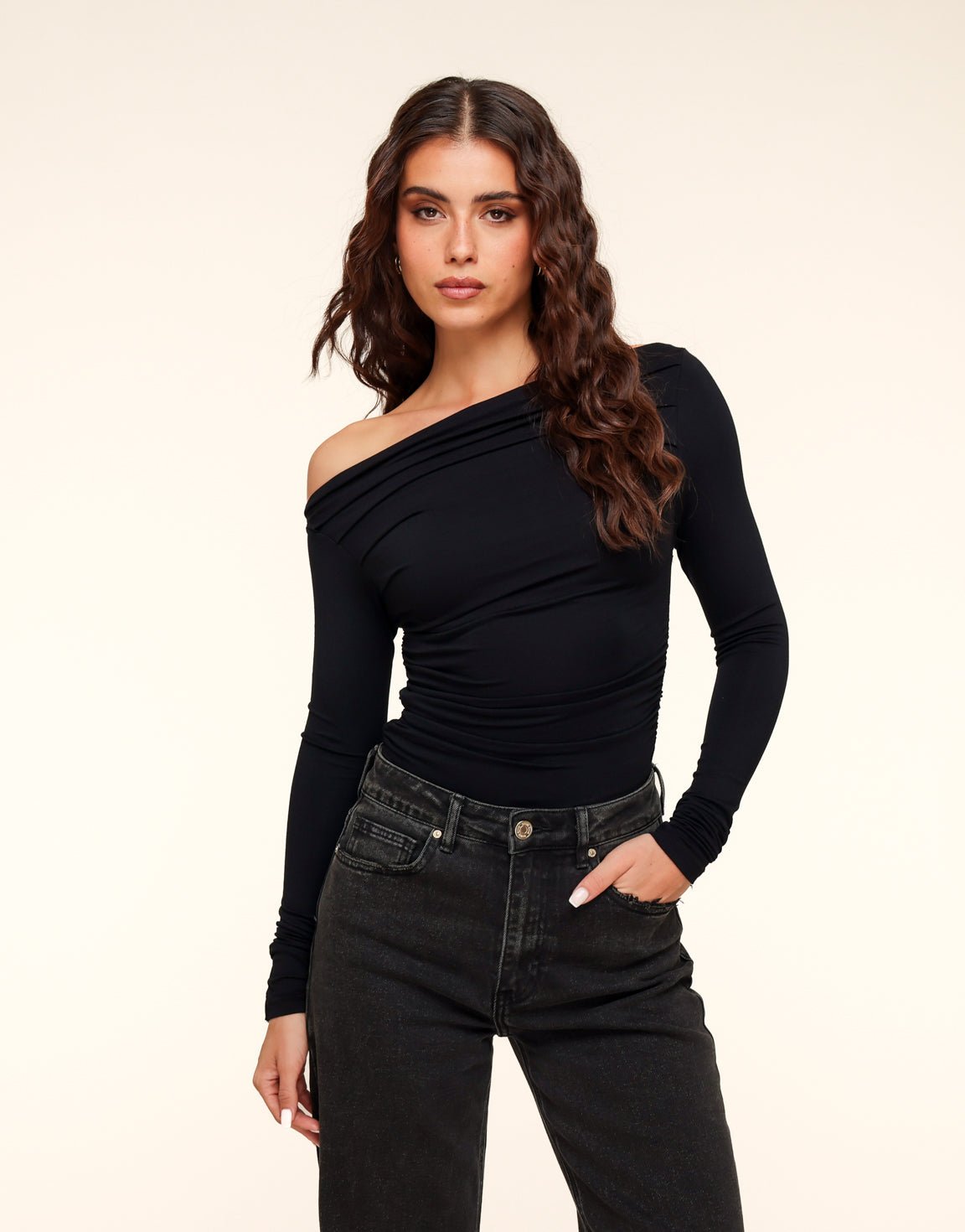 Zwarte Gedrapeerde Off Shoulder - Top - Olivia & Kate