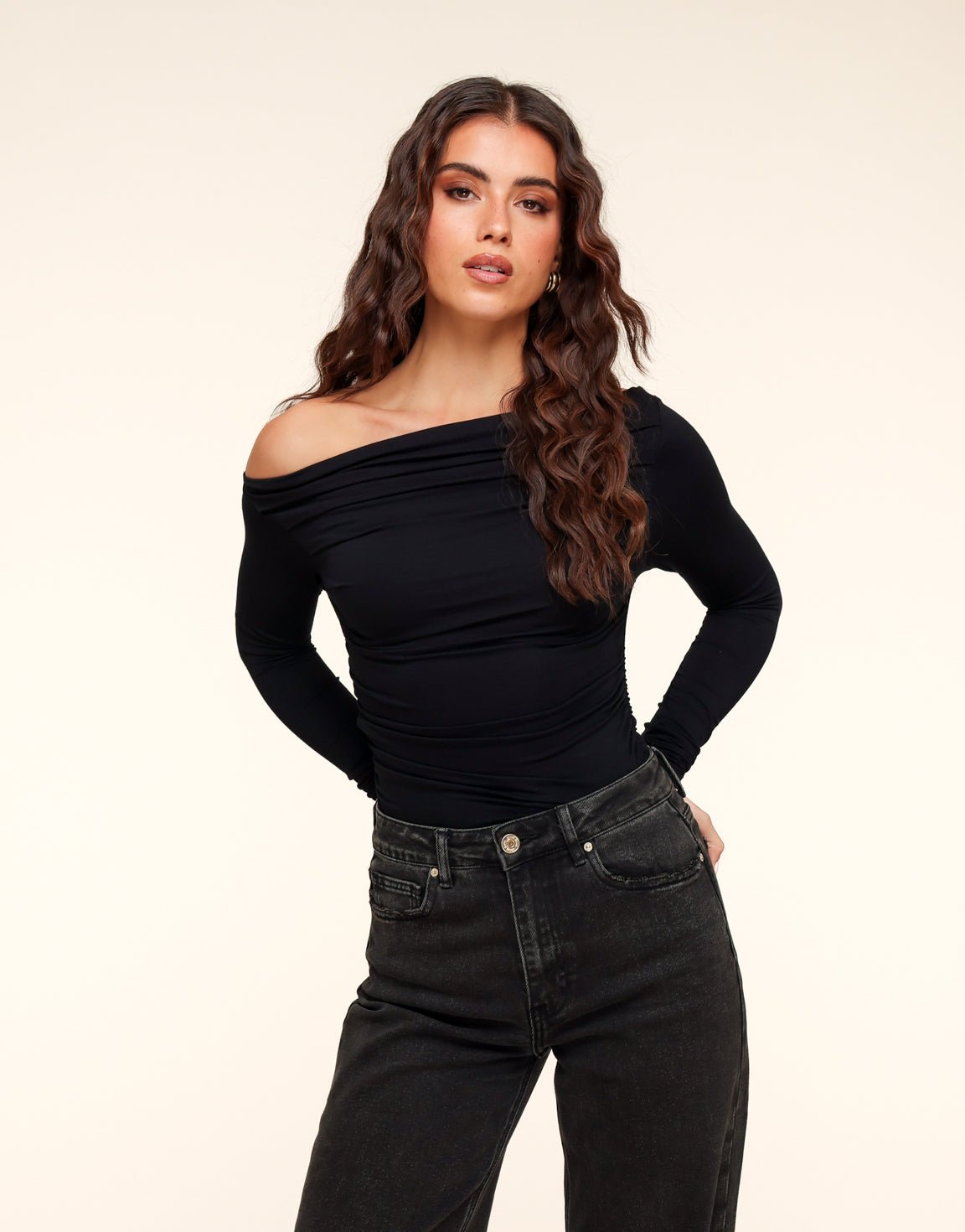 Zwarte Gedrapeerde Off Shoulder - Top - Olivia & Kate