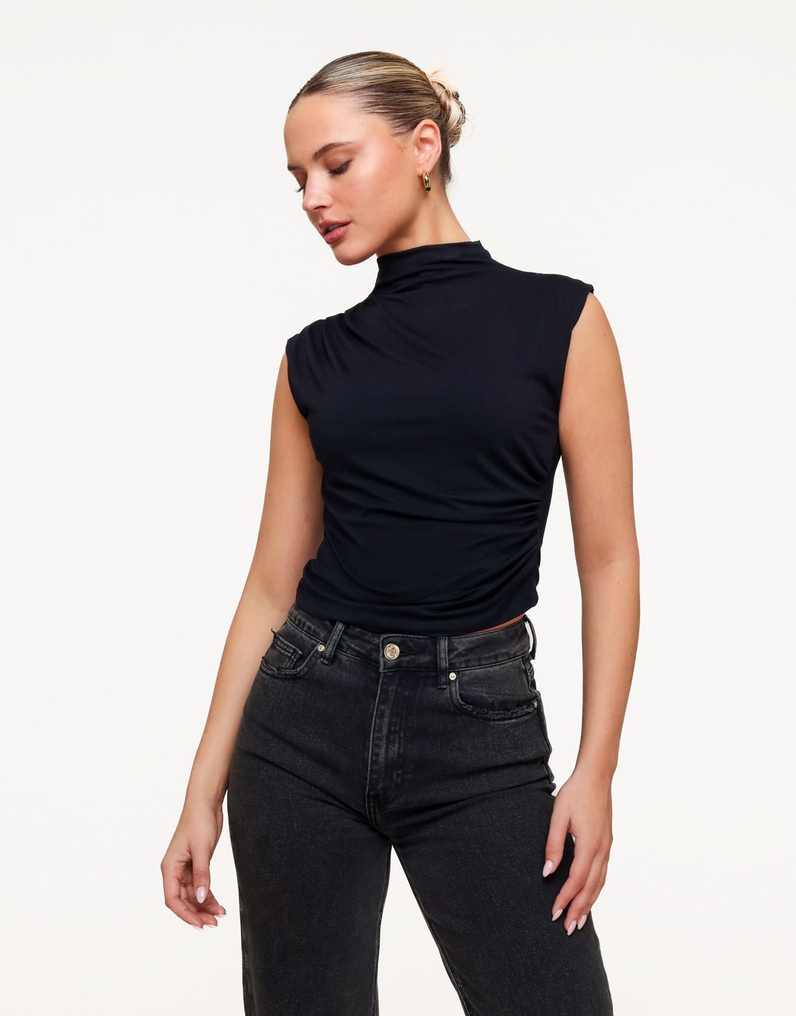 Zwarte Geplooide Col SS - Top - Olivia & Kate