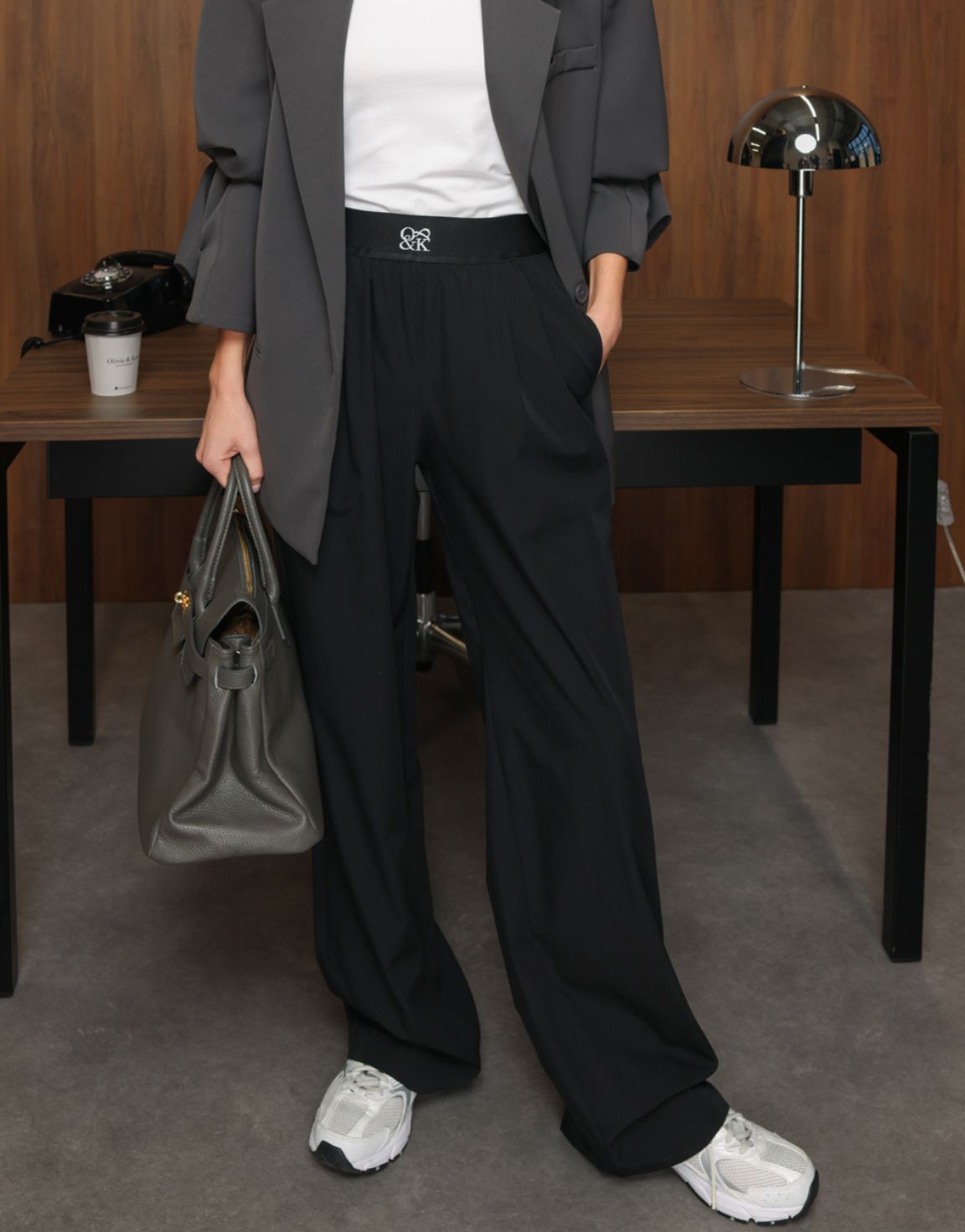 Zwarte O&K Elastische Wijde Pijpen - Broek - Olivia & Kate