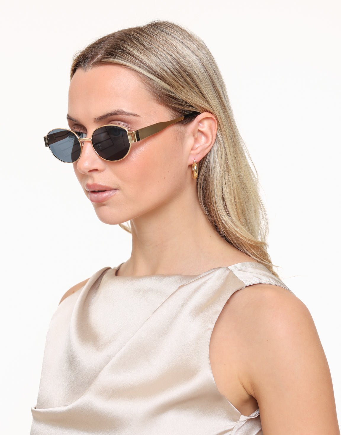 Zwarte Ovale Gouden Montuur - Zonnebril - Olivia & Kate